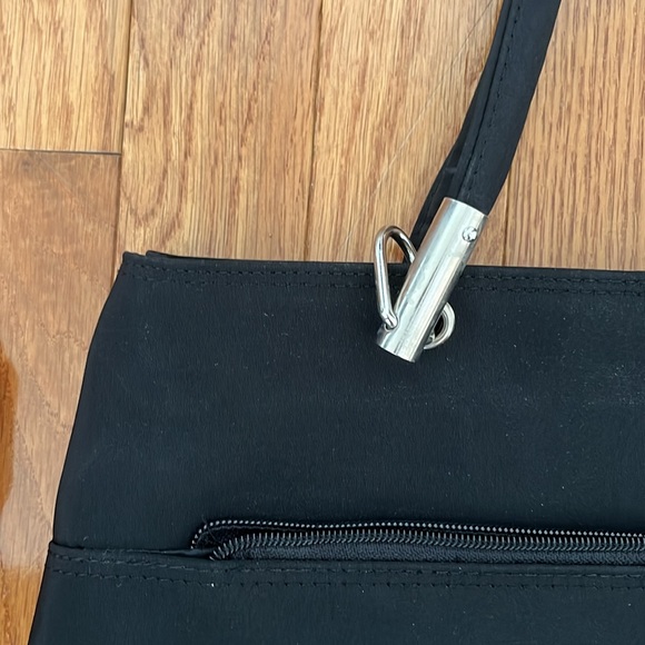 Vintage “G” Large Black Purse with Silver Detailing - Picture 11 of 11